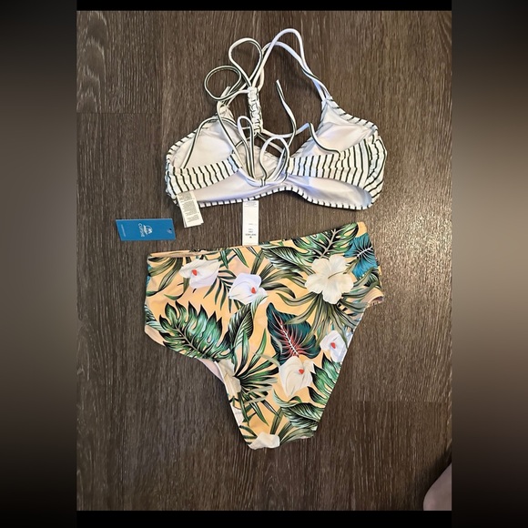 Cupshe Bikini Medium size - Picture 2 of 2